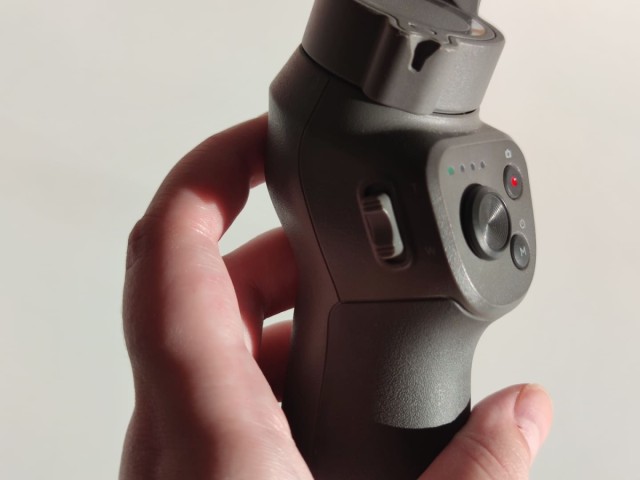 Магия кино – в смартфоне: обзор на стабилизатор DJI Osmo Mobile 3