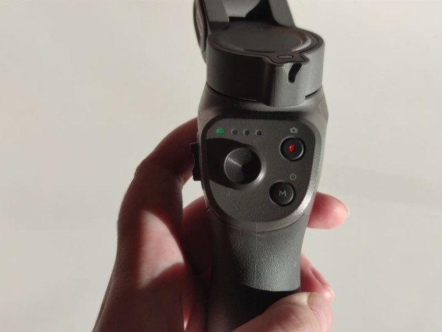 Магия кино – в смартфоне: обзор на стабилизатор DJI Osmo Mobile 3