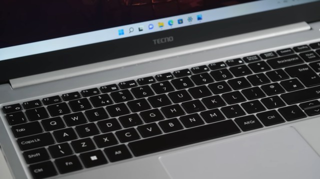 Первый отзыв на TECNO Megabook T1: недорогой, долгоиграющий и слабый