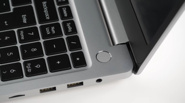 Первый отзыв на TECNO Megabook T1: недорогой, долгоиграющий и слабый