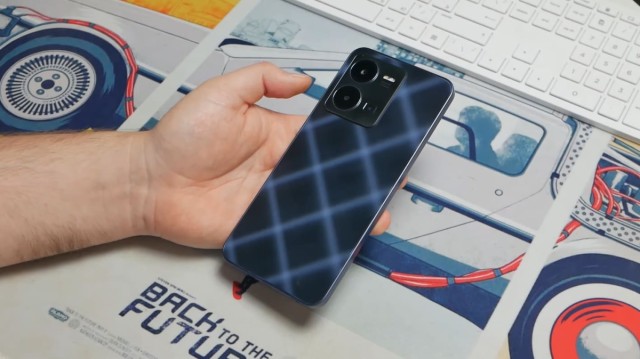 Красивый скромный бюджетный смартфон: отзыв на vivo Y35
