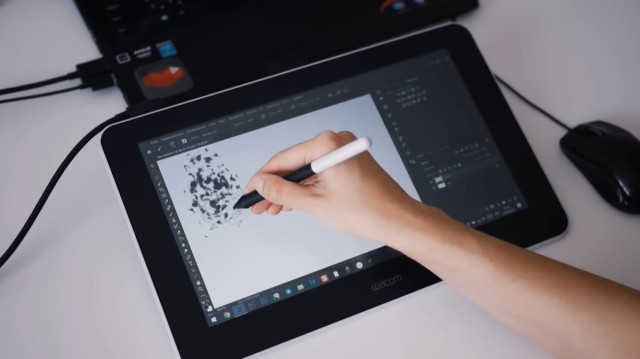 Хороший недорогой графический планшет с экраном: отзыв на Wacom One