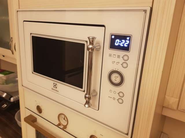 Отзыв на микроволновую печь Electrolux EMT 25203 C 