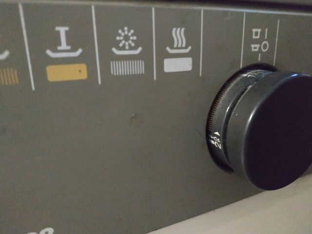 Посудомоечная машина Philips 682 – крупногабаритная встраиваемая техника для большой кухни
