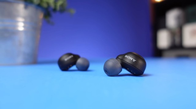 Отзыв на недорогие, но очень хорошие беспроводные наушники Sony WF-C500