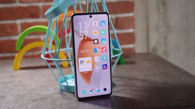 Очень стильная «раскладушка» с двумя экранами: обзор на vivo X Flip