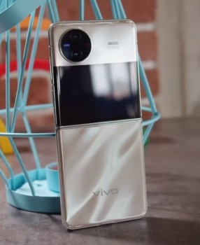 Складной смартфон vivo X Flip