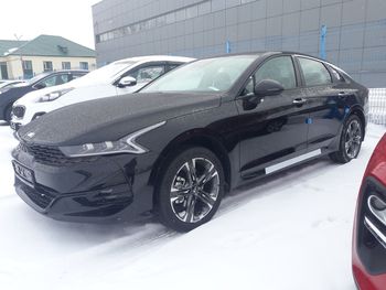 Автомобиль KIA K5 седан