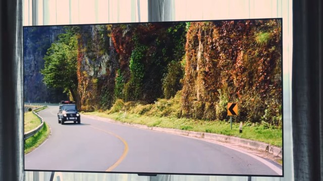 Беспроводное (почти) чудо: LG M3 в полном свете