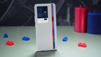 Смартфон iQOO 11