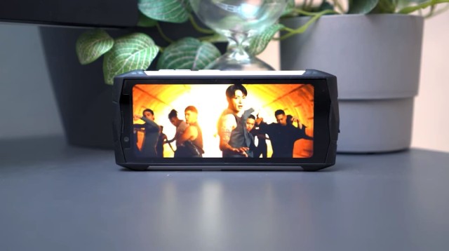Компактный и защищенный: отзыв на Doogee S Mini