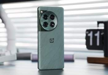 Смартфон OnePlus 12