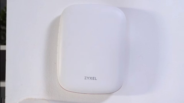 Защита и скорость будущего: обзор маршрутизатора Zyxel SCR 50AXE