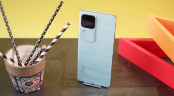 Смартфон vivo V30