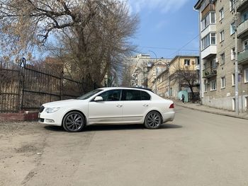 Автомобиль Skoda Superb седан