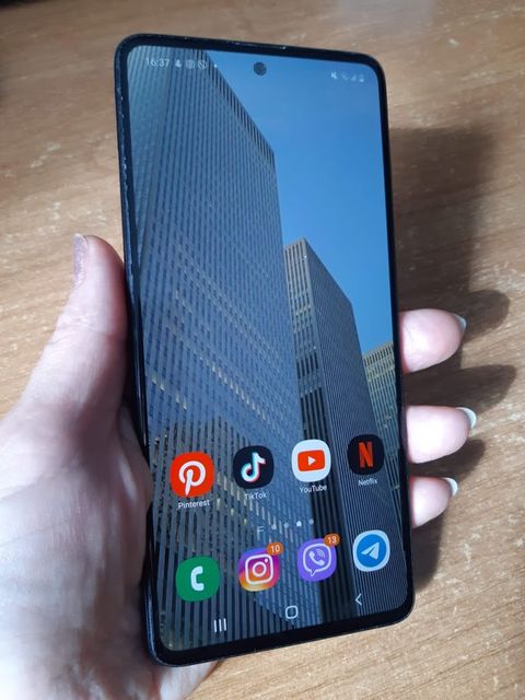 Обзор на среднебюджетник Samsung Galaxy A51