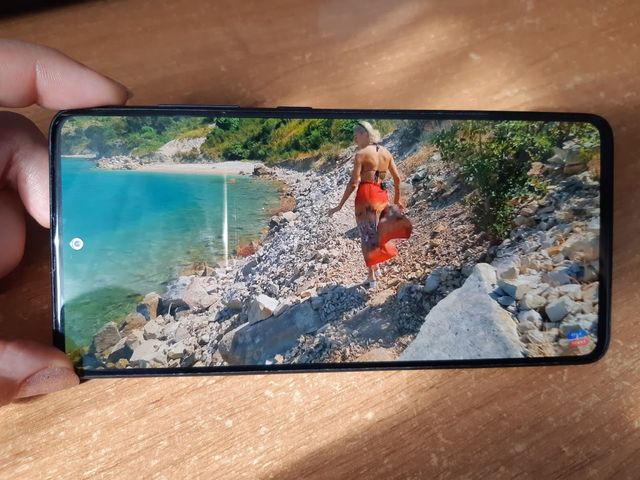 Обзор на среднебюджетник Samsung Galaxy A51