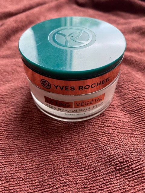 Эффективный крем для лица Лифтинг Yves Rocher для подтяжки лица и визуального эффекта в первые дни использования