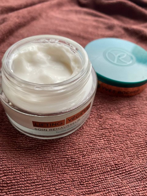 Эффективный крем для лица Лифтинг Yves Rocher для подтяжки лица и визуального эффекта в первые дни использования