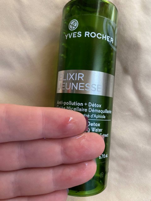 Мицеллярная вода-гель Elixir Jeunesse от французского бренда Yves Rocher: очищение, улучшение состояния, снятие макияжа