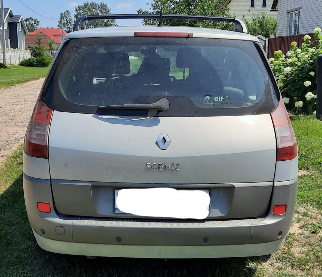 Renault Grand Scenic II – популярный семейный автомобиль.