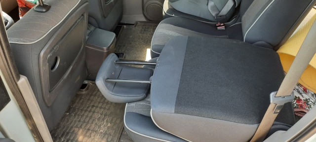 Renault Grand Scenic II – популярный семейный автомобиль.