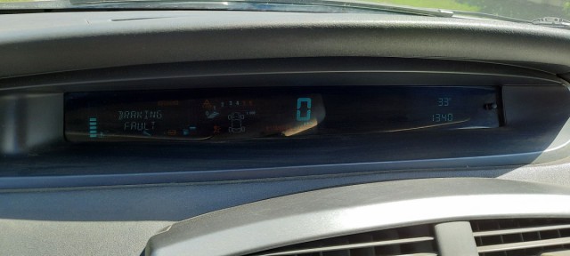 Renault Grand Scenic II – популярный семейный автомобиль.