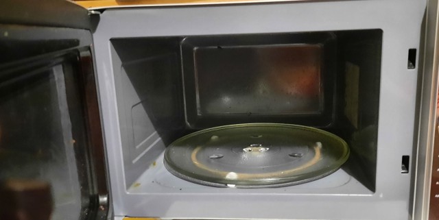 СВЧ-печь Midea AG925EVQ – функциональный помощник для большой семьи