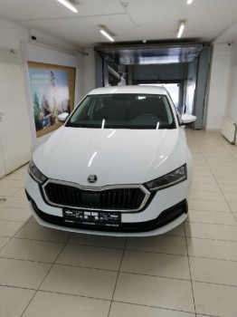 Автомобиль Skoda Octavia A8 2021 седан