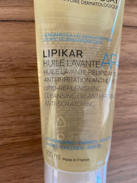 Липидовосстанавливающее масло для душа и ванны La Roche-Posay Lipikar Huile Lavante Relipidante Anti-Irritations 