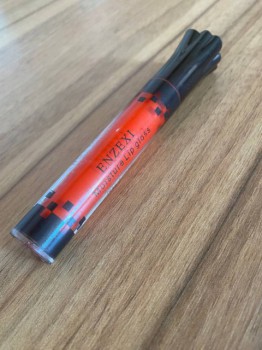 Блеск для губ Moisture Enzexi