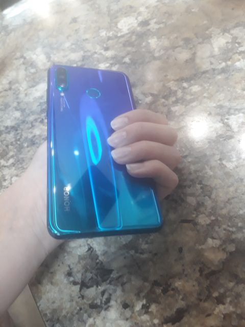 Honor 20 Lite – бюджетно, но стильно