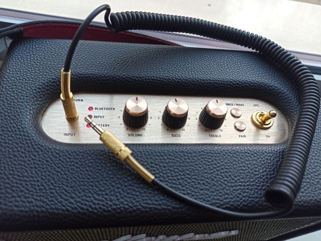 Портативная акустика Marshall Kilburn
