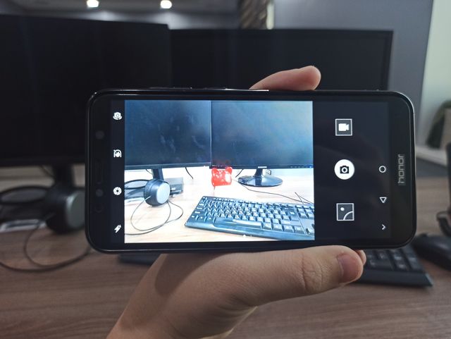 Смартфон Honor 7C