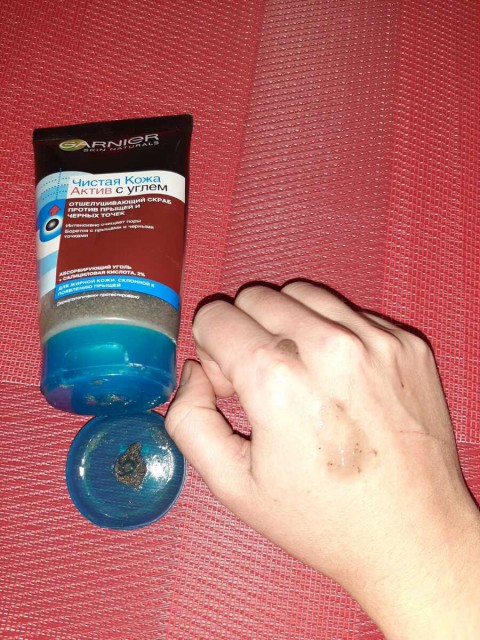 Garnier Skin naturals скраб с углем
