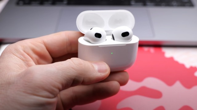 Так ли хороши новые AirPods? Стоит ли покупать Apple AirPods 3?
