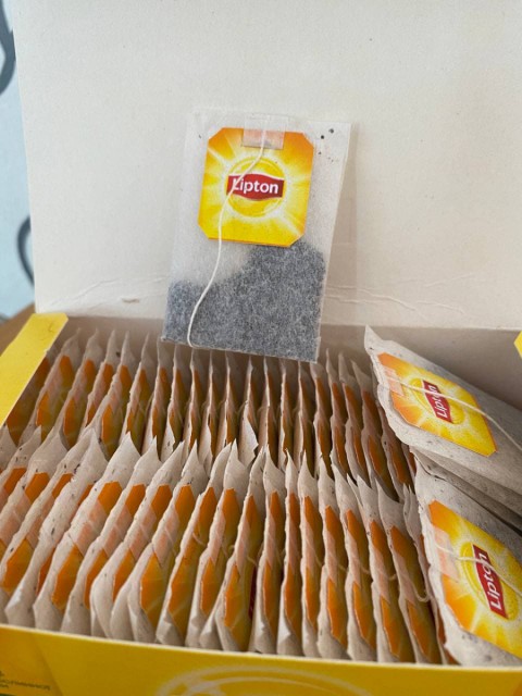 Чай черный Lipton в пакетиках – насыщенный и глубокий вкус, удобная заварка