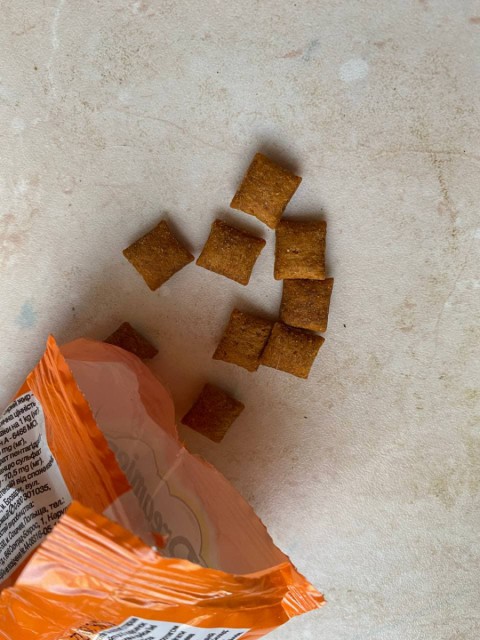 Вкусняшки для котов с курицей Dreamies – приятный вкус, экономный расход, радость для питомца