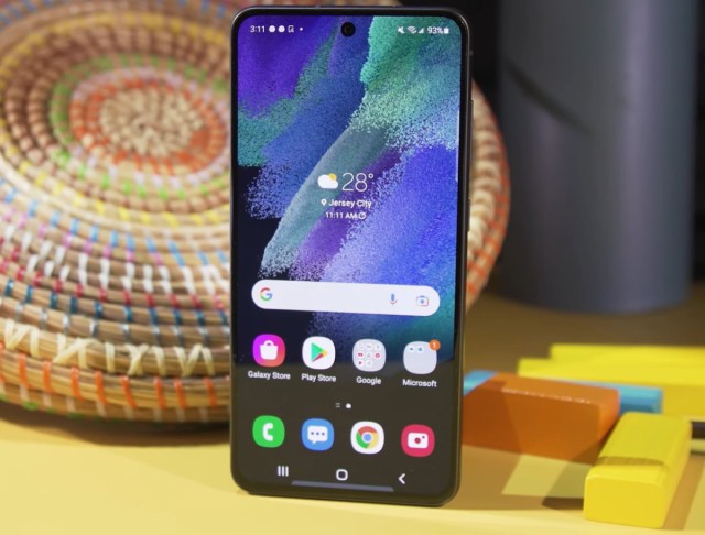 Отзыв на Samsung Galaxy S21 FE: слишком компромиссный фанатский полуфлагман