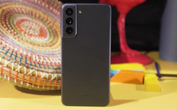 Смартфон Samsung Galaxy S21 FE