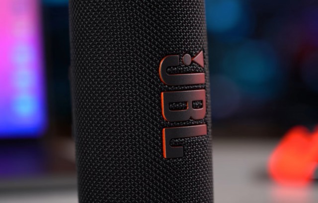 Простая, но хорошая: обзор JBL Flip 6