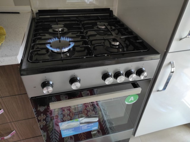 Обзор газовой плиты с электроподжигом BEKO FT 401 SFS