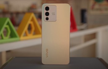 Смартфон vivo V23