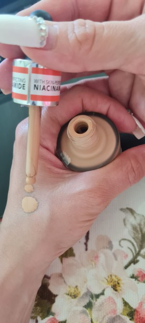 Тональный крем (основа) Catrice HD 24Н liquid coverage. Тон Sand Beige 30