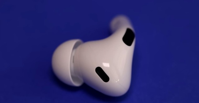 Почему всем нужно обновить свои AirPods: отзыв на AirPods Pro 2