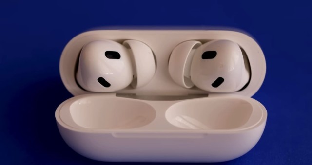 Почему всем нужно обновить свои AirPods: отзыв на AirPods Pro 2