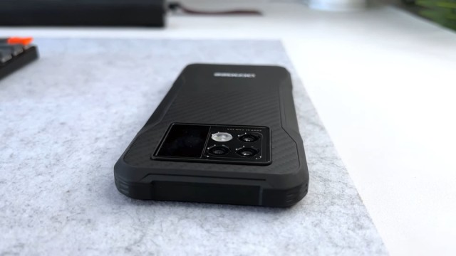 Прочный и навороченный: отзыв на внезапно хороший смартфон DOOGEE V20